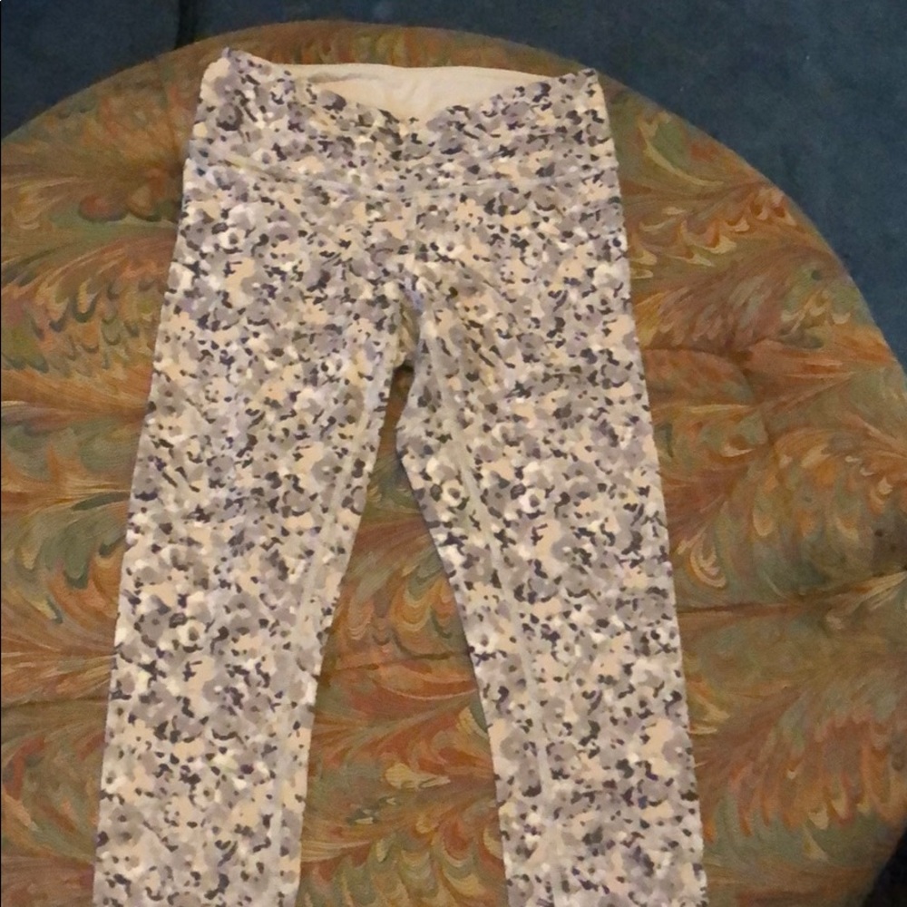 Sz 4 lululemon wunder under capris
